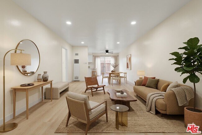 Foto del edificio - 7825 W Manchester Ave