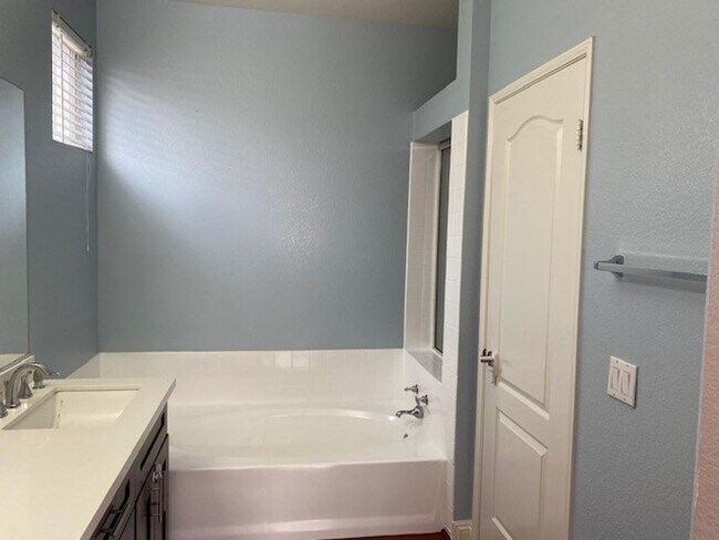 Foto del edificio - ** Coming Soon ** Gated Alturas Home with ...