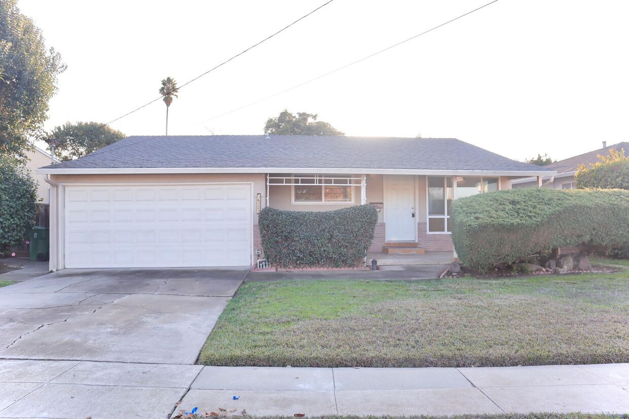 Foto principal - Cozy 3-bedroom home for rent in Fremont!