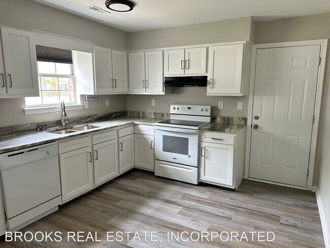 Building Photo - 2 br, 1.5 bath House - 6064-A Camellia Drive