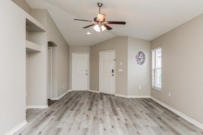 Foto del edificio - 1533 Marsh Wood Dr