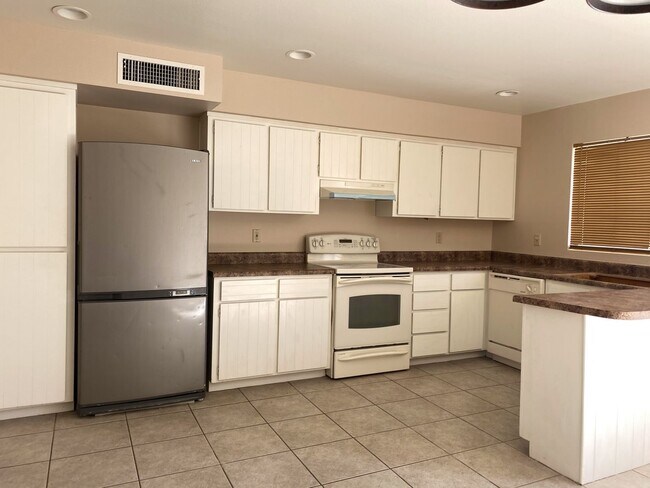 Foto del edificio - I-10 and Baseline, 3 bed, 2 bath, Patio home Fridge Included