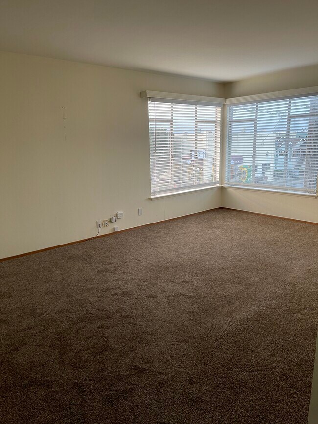 Living room - 1800 20th Ave