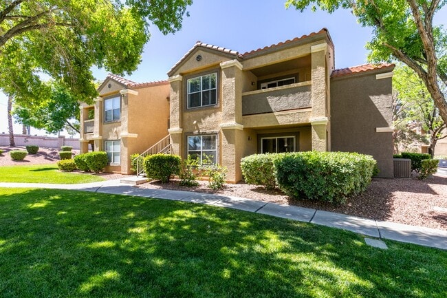 Building Photo - Beautiful 2Bed/2Bath First Floor Condo located in Silverado Ranch