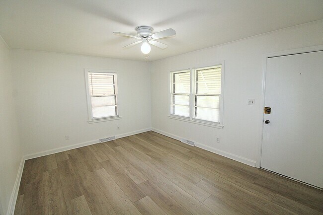 Foto del edificio - Cozy Remodeled Bungalow