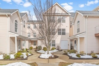 Building Photo - 421 Plymouth Rd