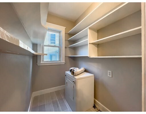 Building Photo - 47 Spring Park Ave
