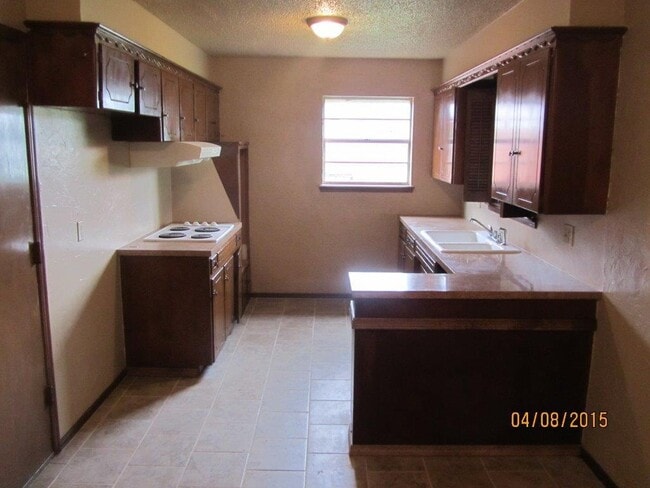 Building Photo - Beautiful 4 bed Home in MWC!