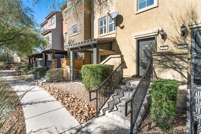 Foto del edificio - 3 bedroom, 2.5 bathroom Home with a 2 car garage  in  a Gated Community!