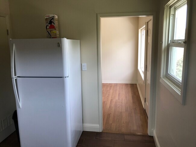 Cocina integrada con sala de estar - 124 Lewelling Blvd