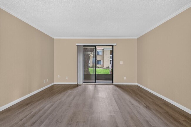 Foto del edificio - 5811 Atlantic Blvd