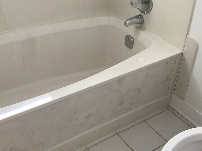 Foto del edificio - 5 Bedroom Home - Colonial Heights - Conven...