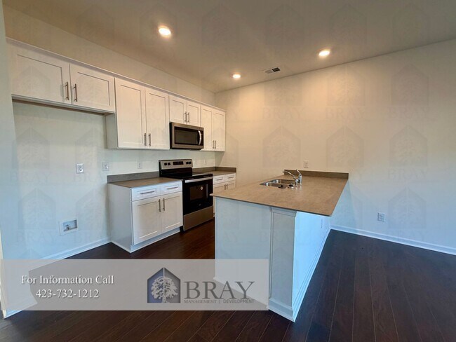 Building Photo - New 3BR Townhome in Saylor’s Place – Moder...