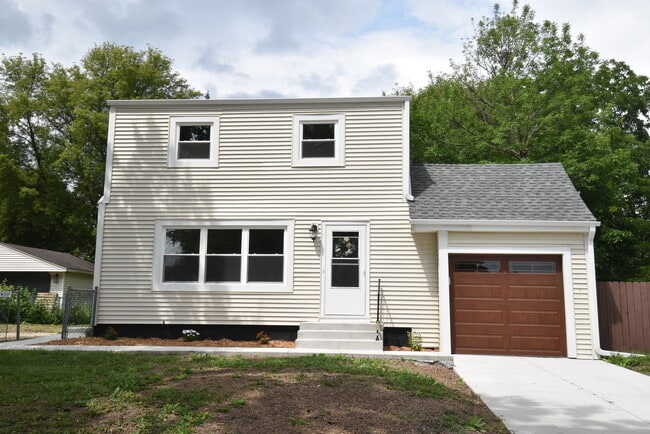 Building Photo - 3555 S 87th St