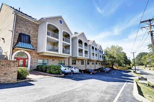 Building Photo - 2730 Brownsboro Rd