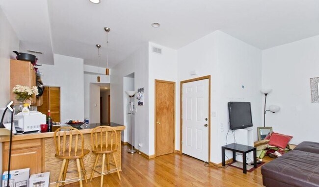 Foto del edificio - 1420 N Western Ave