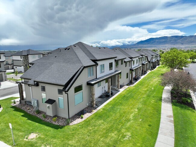 Building Photo - 2057 N Harvest Vlg Ln