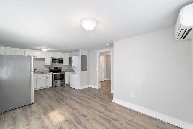 Building Photo - Brand New 1 Bedroom 1 Bathroom Steps away from UF! FALL 2026