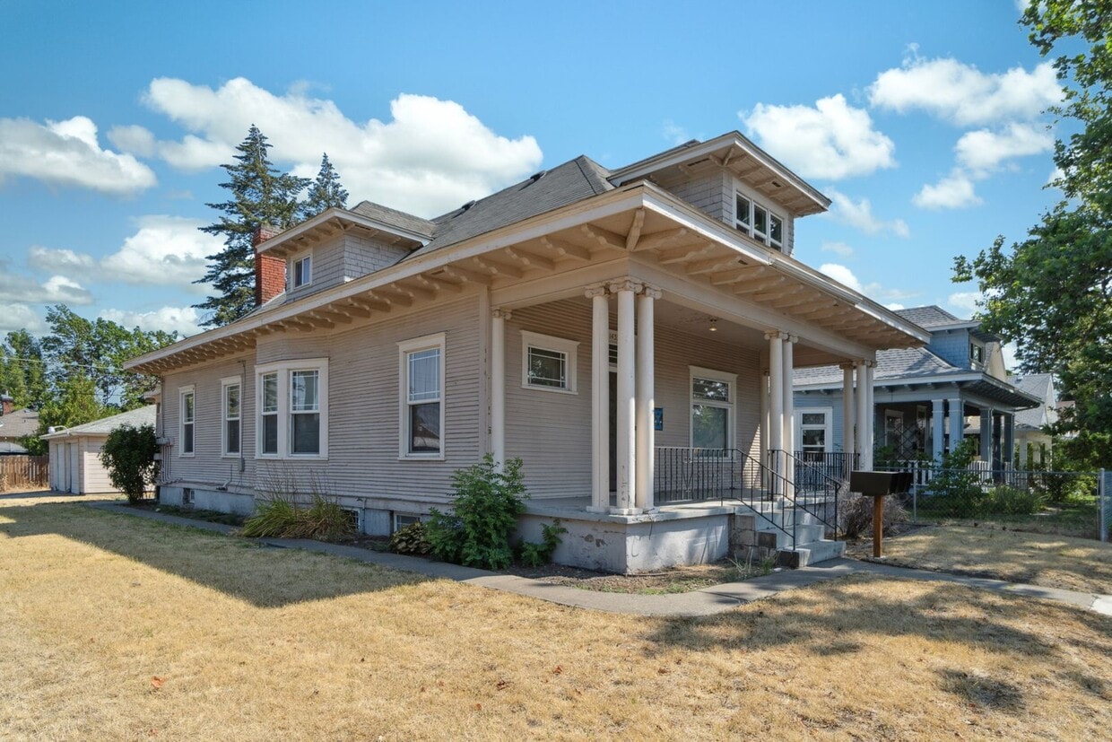Building Photo - 1432 W Knox Ave