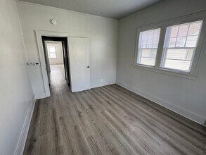 Building Photo - 3425 N California Ave