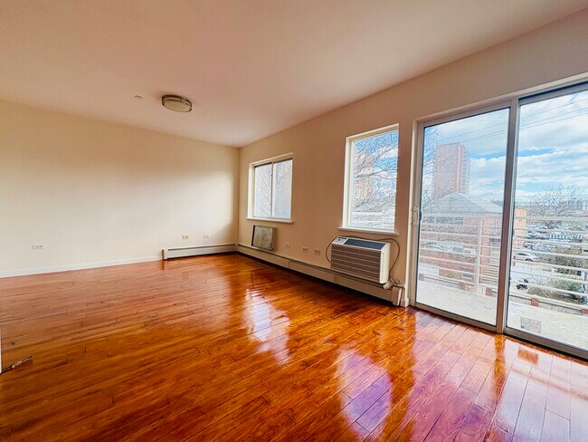 Building Photo - 114 Bay 49th St