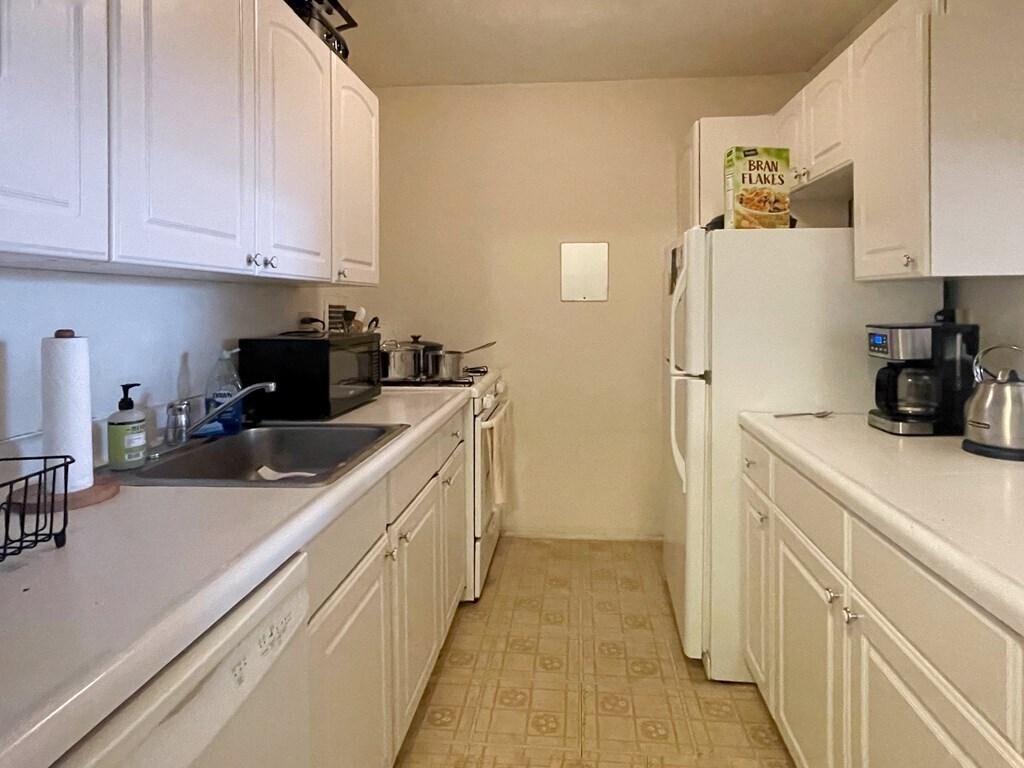 Primary Photo - 10 Whittier Pl
