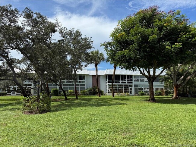Foto del edificio - 2929 SE Ocean Blvd