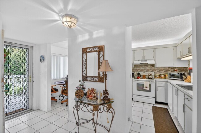 Foto del edificio - 3146 Via Poinciana