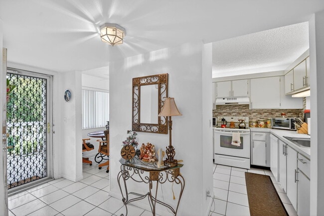 Building Photo - 3146 Via Poinciana