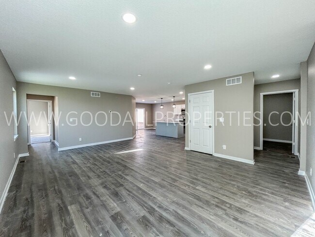 Building Photo - 2 Bedroom 2 Bathroom Duplex in DeSoto