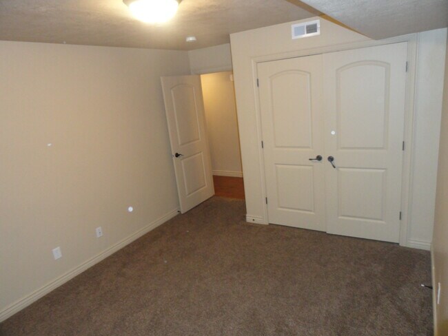 Building Photo - 289 S 1000 W