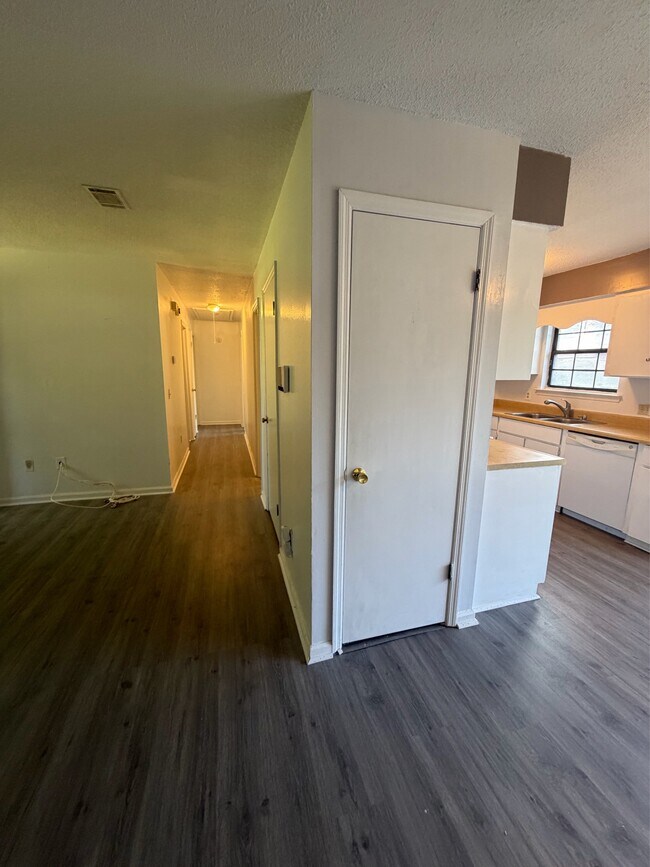 Building Photo - 231 Honey Ln Cir