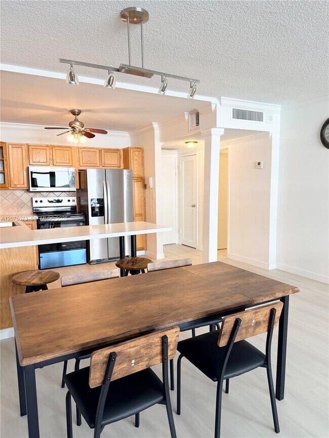Building Photo - 3725 S Ocean Dr