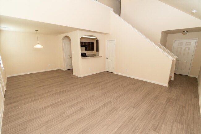 Foto del edificio - 3915 Silver Ranch Rd