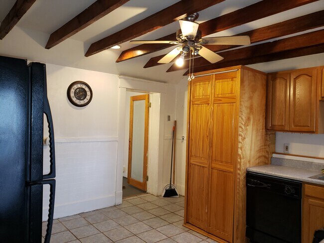 Kitchen - 1112 Barrett St