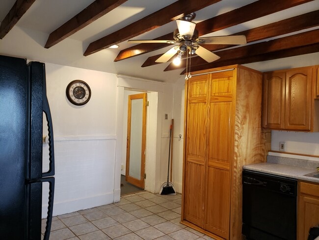 Kitchen - 1112 Barrett St