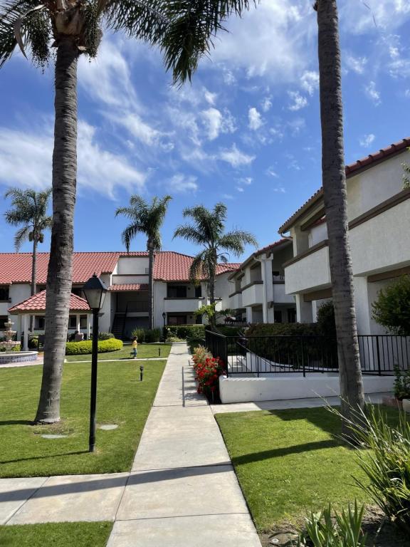 Foto del edificio - 6386 Lincoln Ave