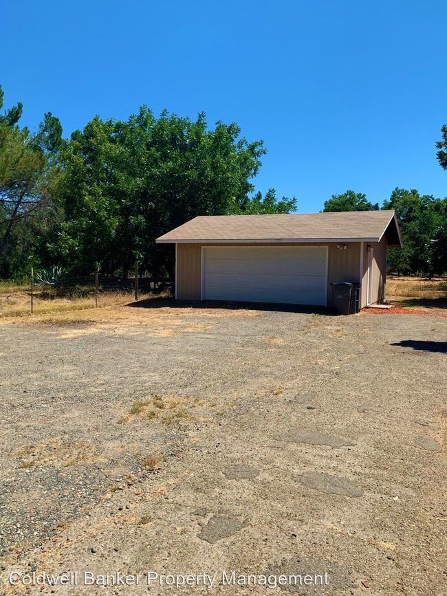 Building Photo - 3 br, 1 bath House - 19337 E. Niles