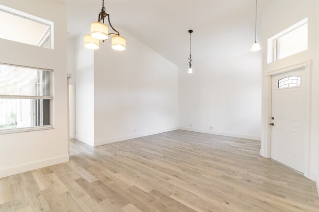 Building Photo - 719 Stanton Dr