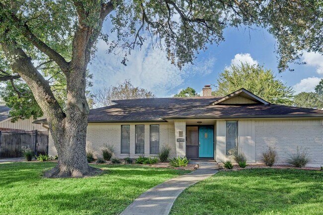 Building Photo - 5842 Paisley St