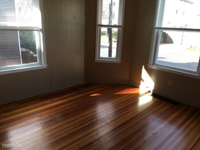Building Photo - 46 Herschel St