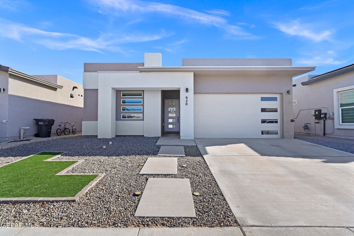 Primary Photo - 620 Paseo Modesto Dr