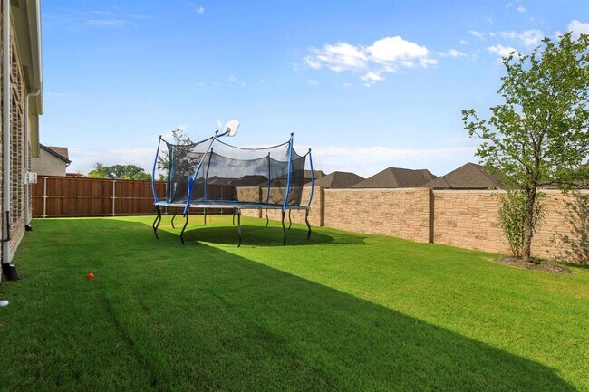 Building Photo - 8708 Roseway Trl