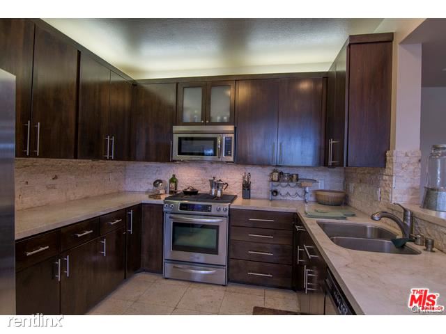 Foto del edificio - 2222 N Beachwood Dr