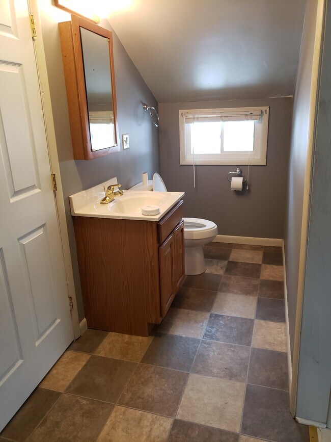 Baño - 215 3rd St
