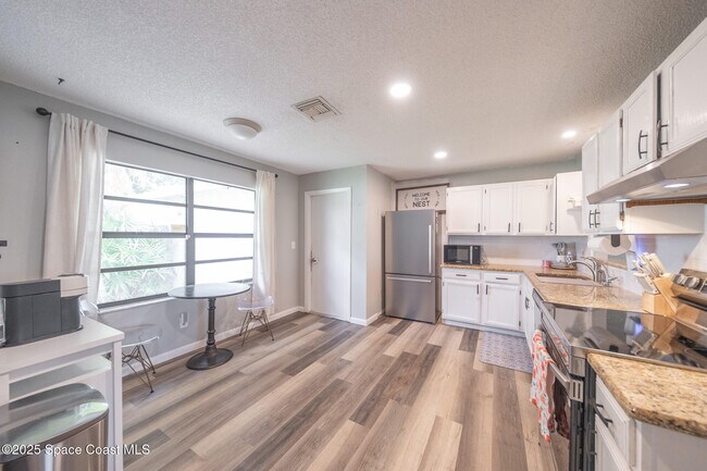 Foto del edificio - 1816 Nanton St NW
