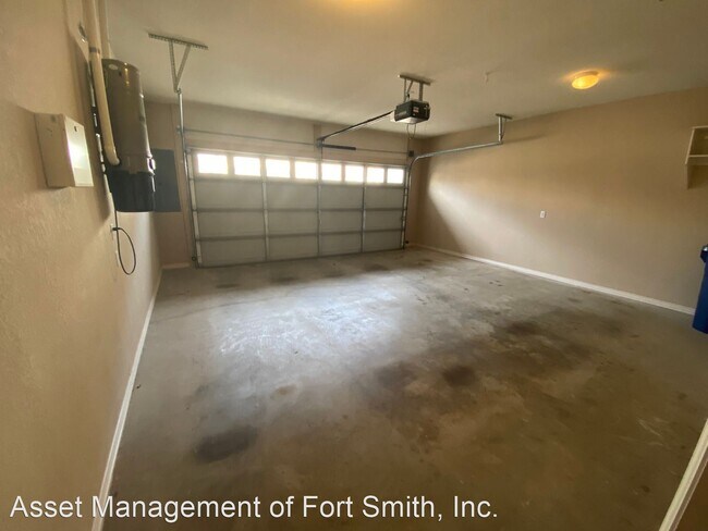 Building Photo - 4 br, 2.5 bath House - 8401 Hanna Court - ...