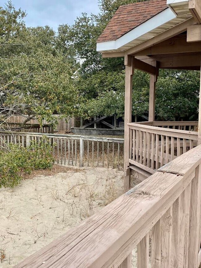 Foto del edificio - Steps to the Bay