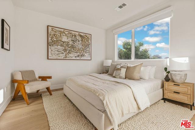 Foto del edificio - 3230 S Barrington Ave