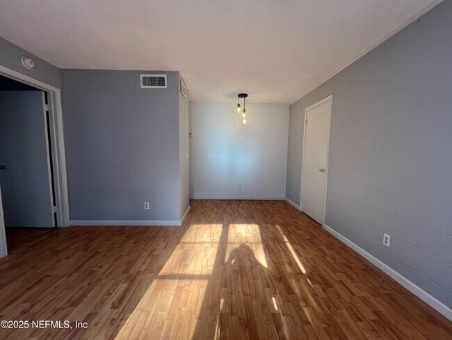 Foto del edificio - 2960 Remington St